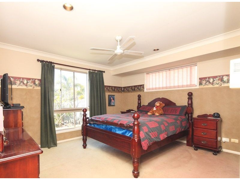 6 Lotz Place, Edens Landing QLD 4207
