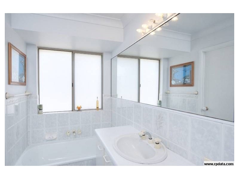 6 Lotz Place, Edens Landing QLD 4207