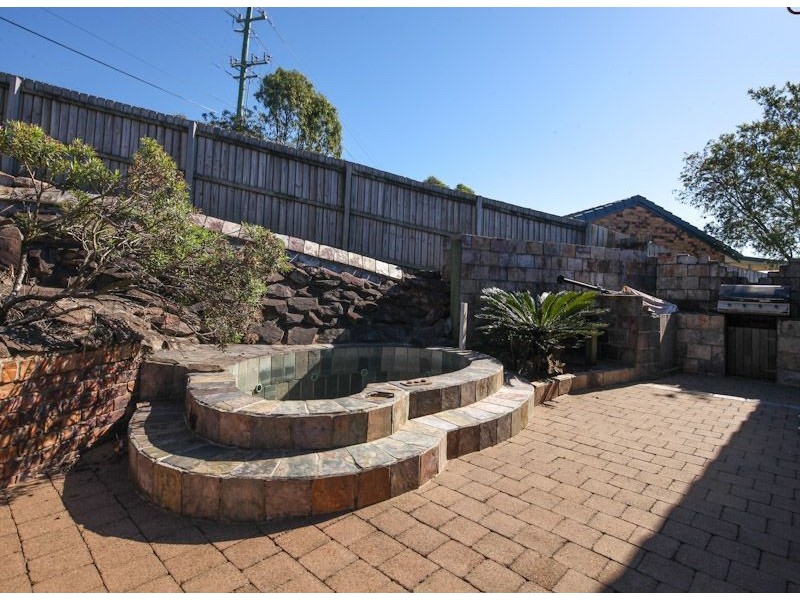 6 Lotz Place, Edens Landing QLD 4207