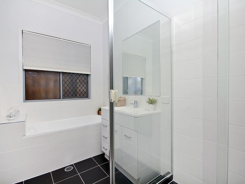 28 Grand Tce, Waterford QLD 4133