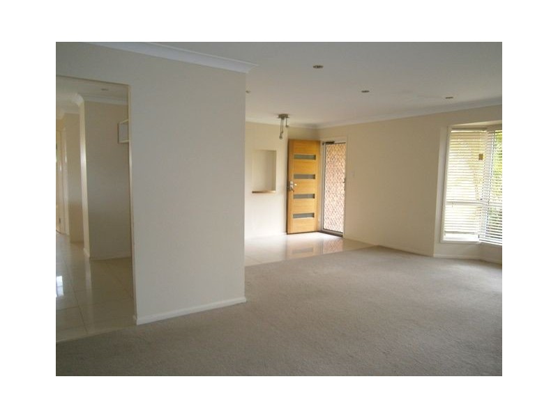 77 Overland Dr, Edens Landing QLD 4207