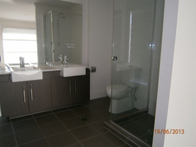 15 Buchanan street, Oxenford QLD 4210