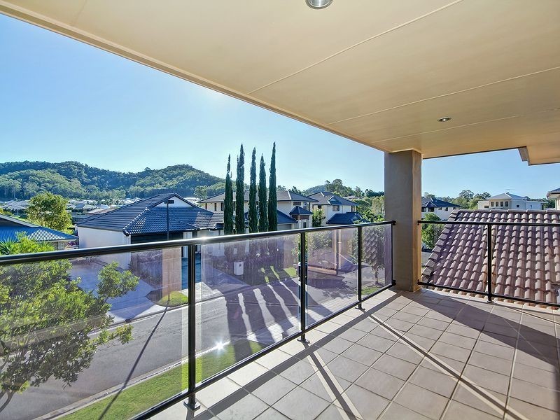 30 Lake Breeze Drive, Windaroo QLD 4207