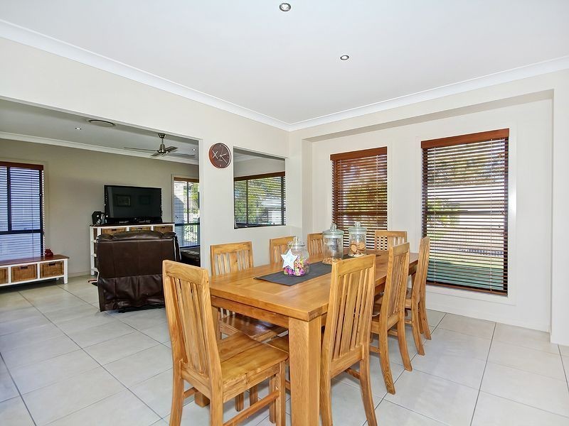 30 Lake Breeze Drive, Windaroo QLD 4207
