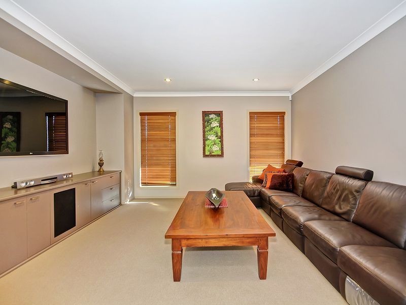 30 Lake Breeze Drive, Windaroo QLD 4207