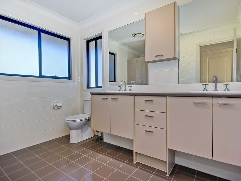 30 Lake Breeze Drive, Windaroo QLD 4207
