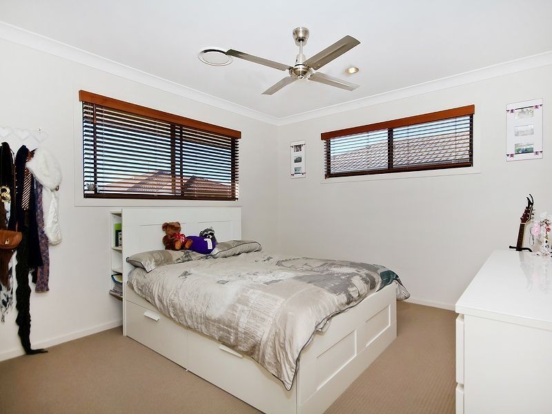 30 Lake Breeze Drive, Windaroo QLD 4207