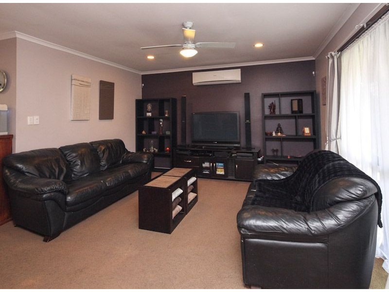 52 Avonmore Street, Edens Landing QLD 4207