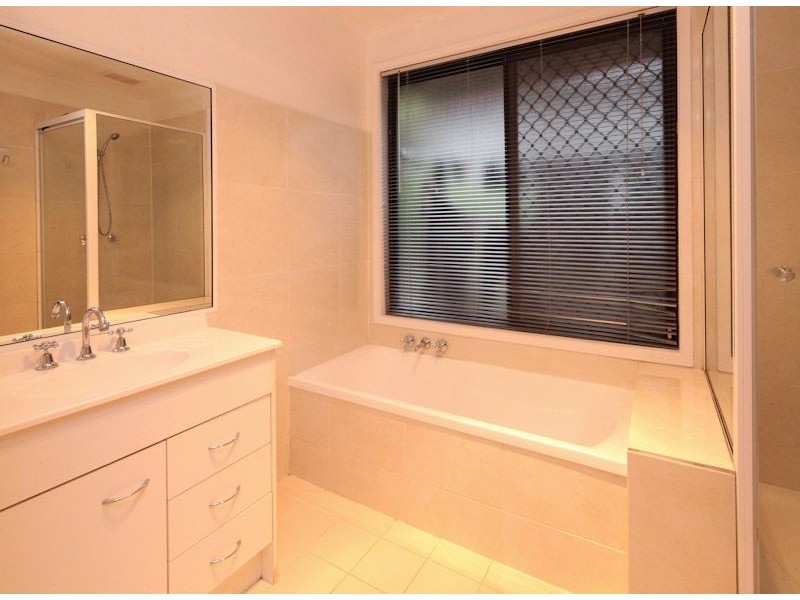 52 Avonmore Street, Edens Landing QLD 4207