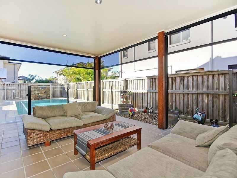 30 Lake Breeze Drive, Windaroo QLD 4207