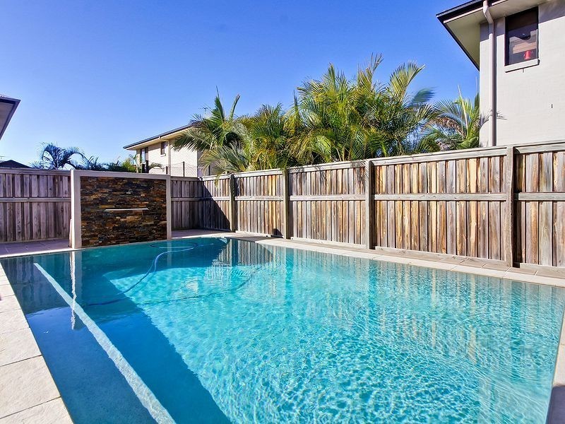 30 Lake Breeze Drive, Windaroo QLD 4207