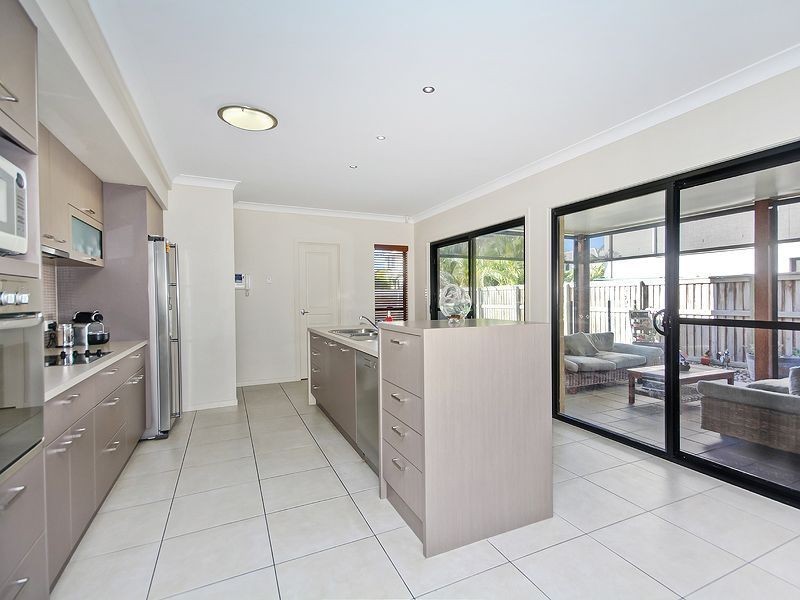 30 Lake Breeze Drive, Windaroo QLD 4207