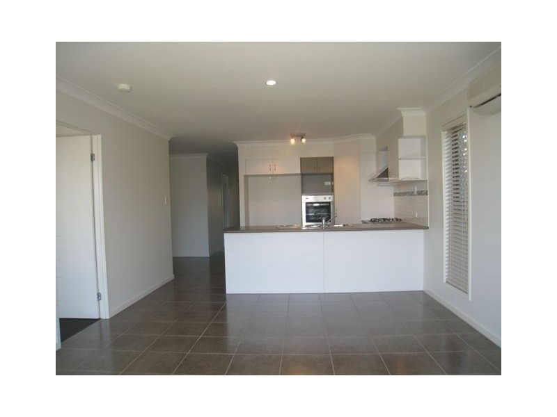 10 Coalstoun Crossing, Waterford QLD 4133