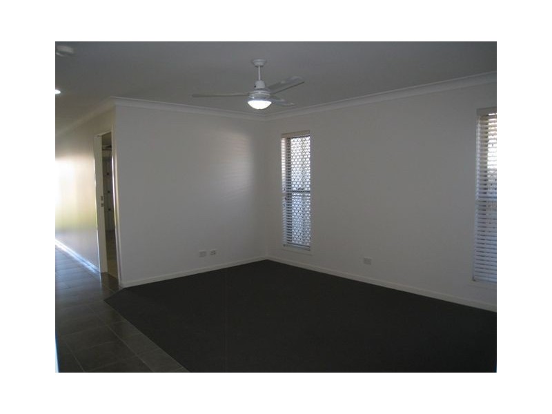 10 Coalstoun Crossing, Waterford QLD 4133