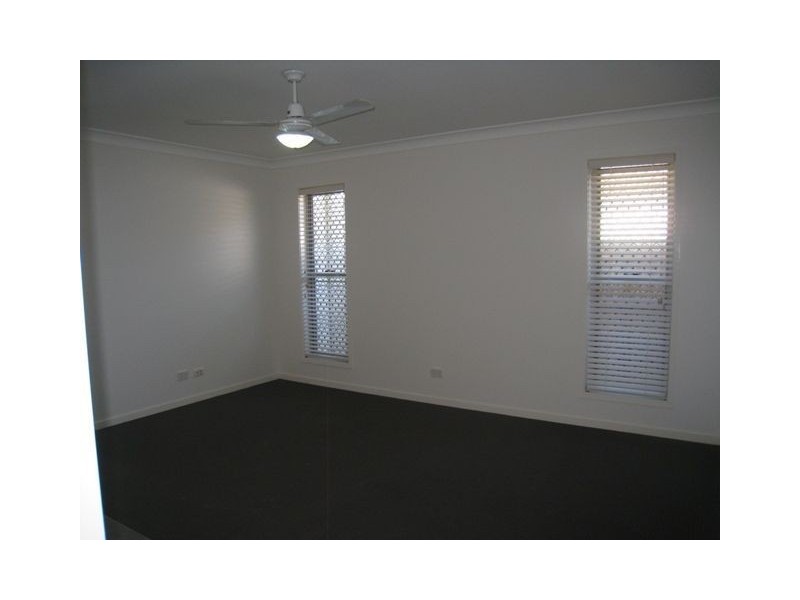 10 Coalstoun Crossing, Waterford QLD 4133