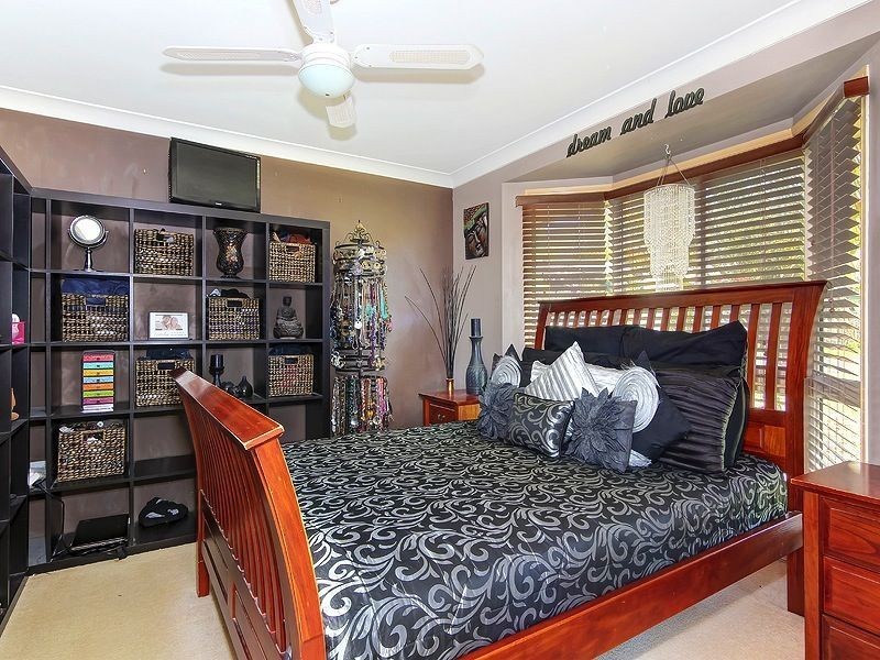 14 Duesbury Cr, Edens Landing QLD 4207