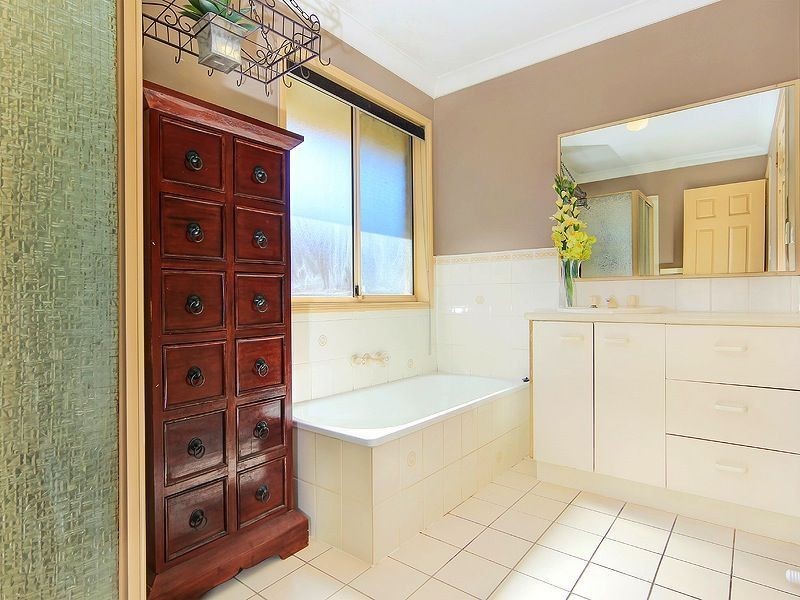 14 Duesbury Cr, Edens Landing QLD 4207