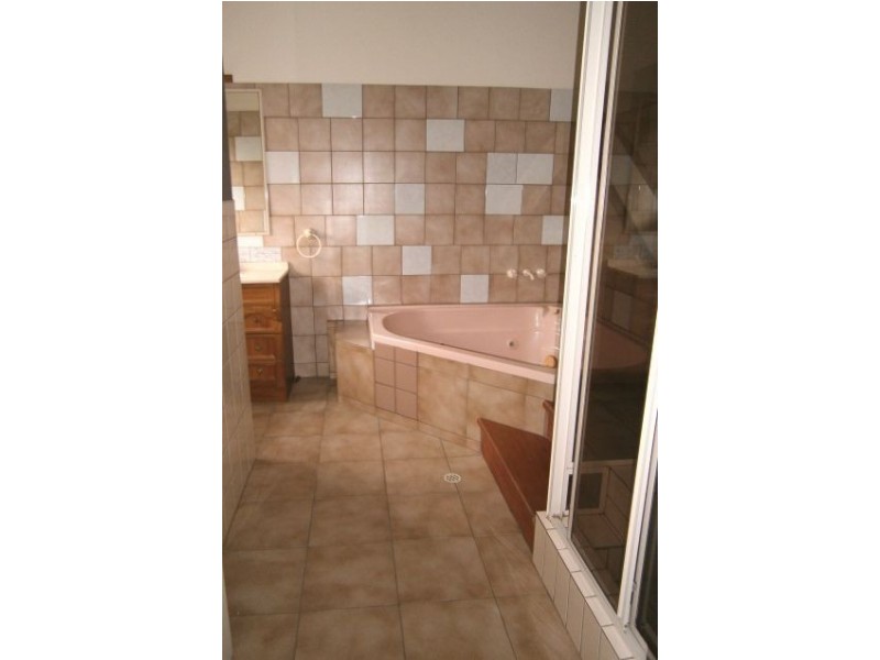 24 Beenleigh Redland Bay Rd, Loganholme QLD 4129