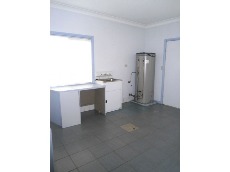 24 Beenleigh Redland Bay Rd, Loganholme QLD 4129