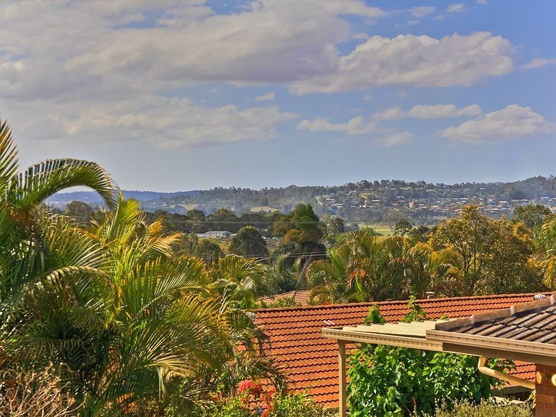 8 Wantana Cres, Edens Landing QLD 4207