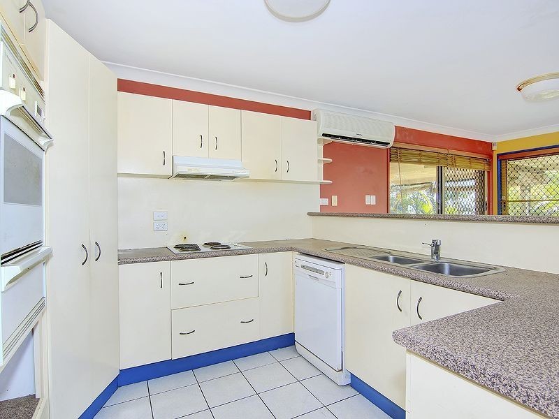8 Wantana Cres, Edens Landing QLD 4207