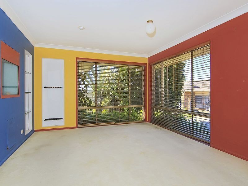 8 Wantana Cres, Edens Landing QLD 4207