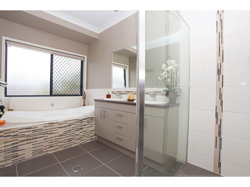 111 Ormeau Ridge Road, Ormeau Hills QLD 4208