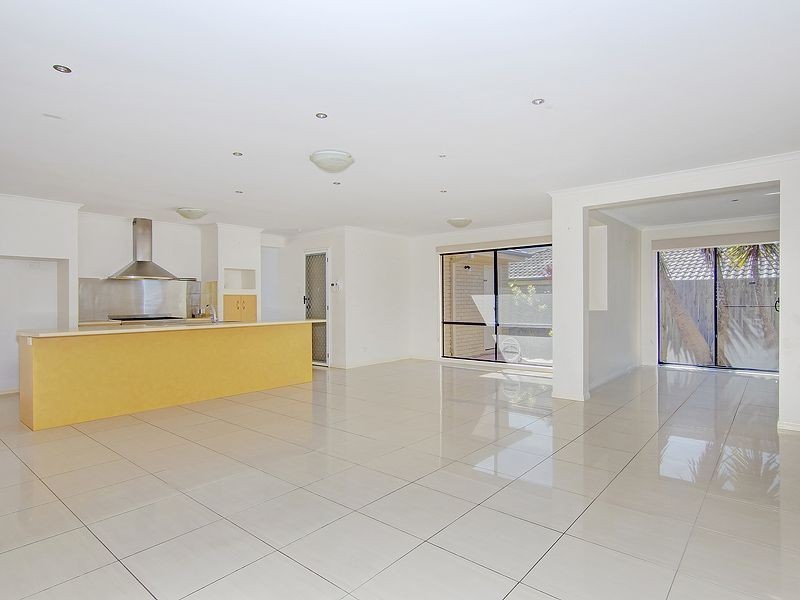 44 Mountain View Crescent, Mount Warren Park QLD 4207