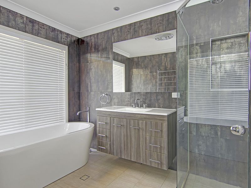 44 Mountain View Crescent, Mount Warren Park QLD 4207