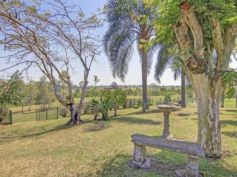 8 Edinburgh Dr, Bethania QLD 4205