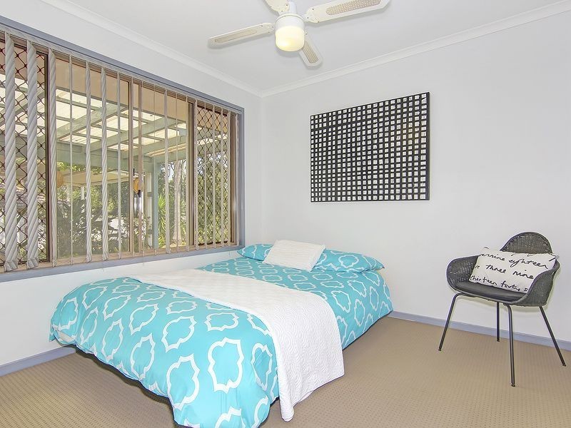 8 Edinburgh Dr, Bethania QLD 4205