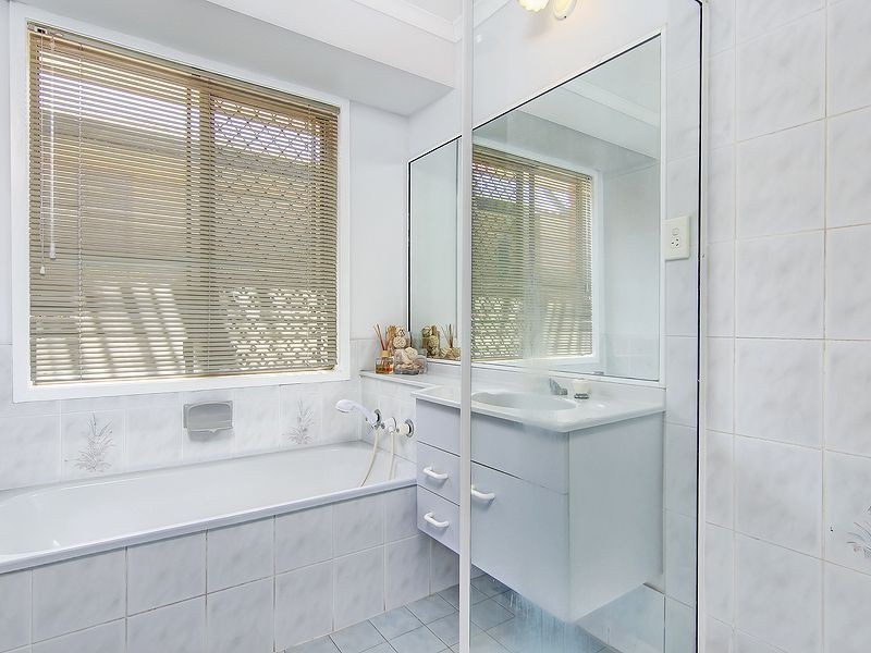 8 Edinburgh Dr, Bethania QLD 4205