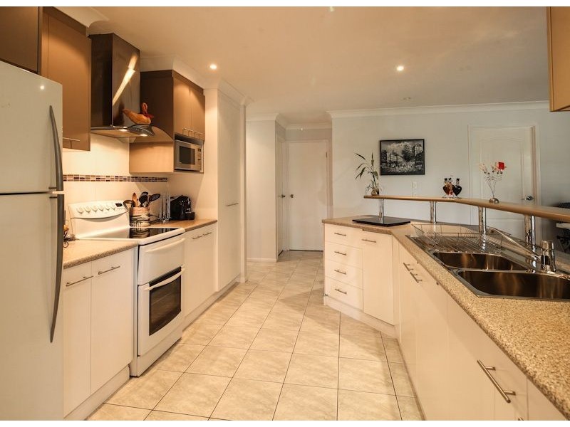 27 Lynette Ct, Buccan QLD 4207