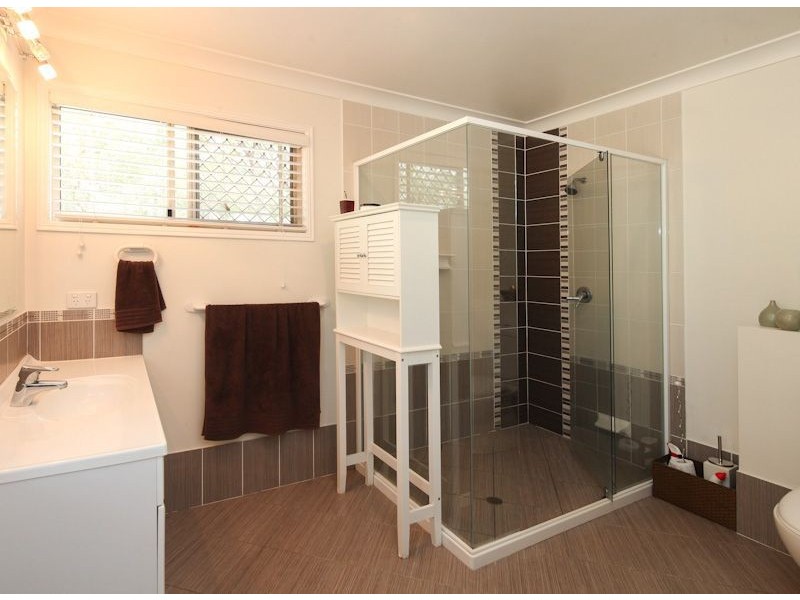 27 Lynette Ct, Buccan QLD 4207