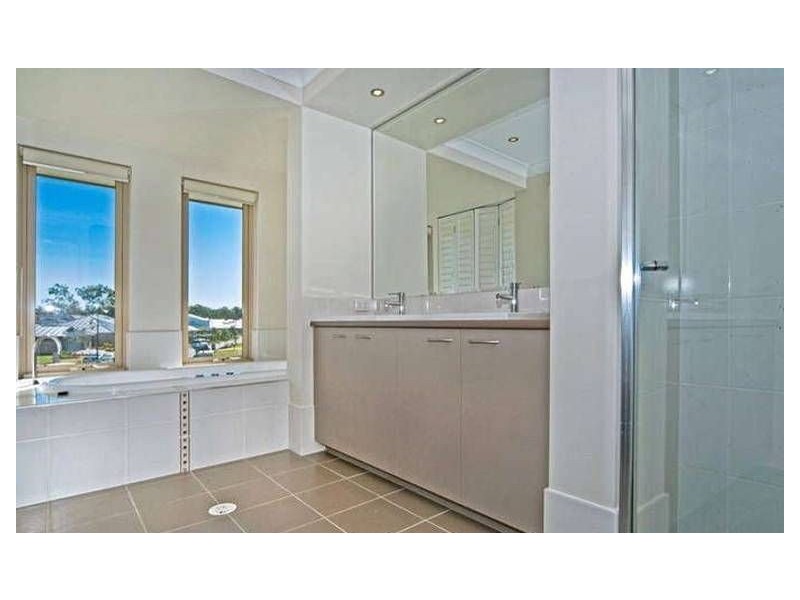 15 Strathburn Cr, Ormeau QLD 4208