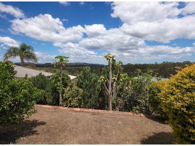 5 Silvestro Pl, Edens Landing QLD 4207