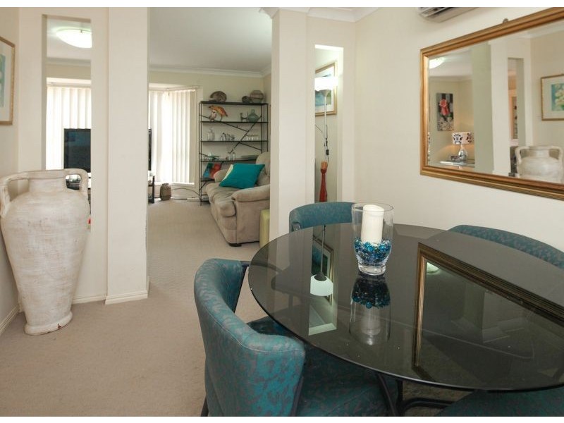 5 Silvestro Pl, Edens Landing QLD 4207