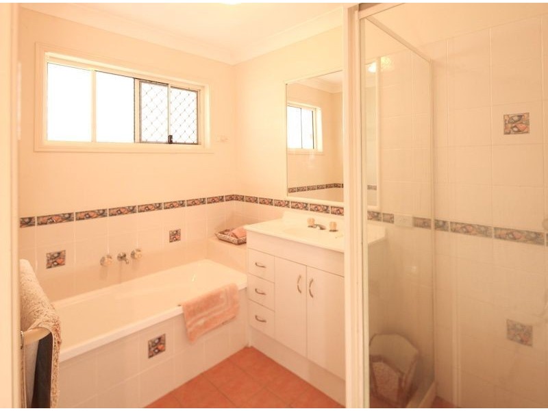 5 Silvestro Pl, Edens Landing QLD 4207