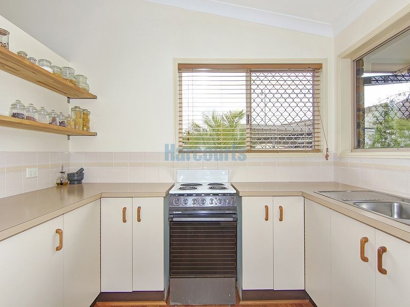 1 Tregana Cct, Edens Landing QLD 4207