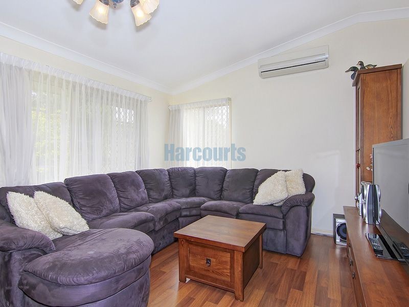 1 Tregana Cct, Edens Landing QLD 4207