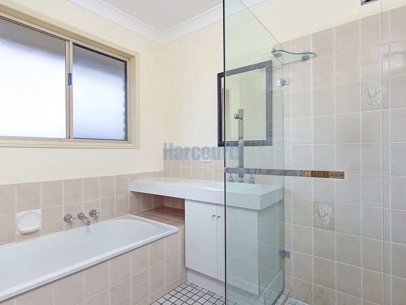 1 Tregana Cct, Edens Landing QLD 4207