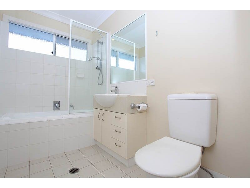 12 Norfolk Drive, Pacific Pines QLD 4211