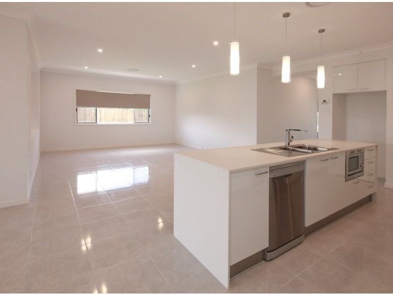 18 Robyn Crt, Logan Village QLD 4207