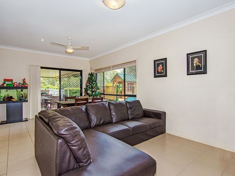 1 Hinterwood Ct, Edens Landing QLD 4207