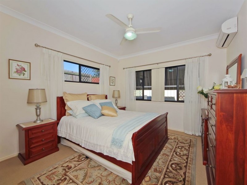 1 Hinterwood Ct, Edens Landing QLD 4207