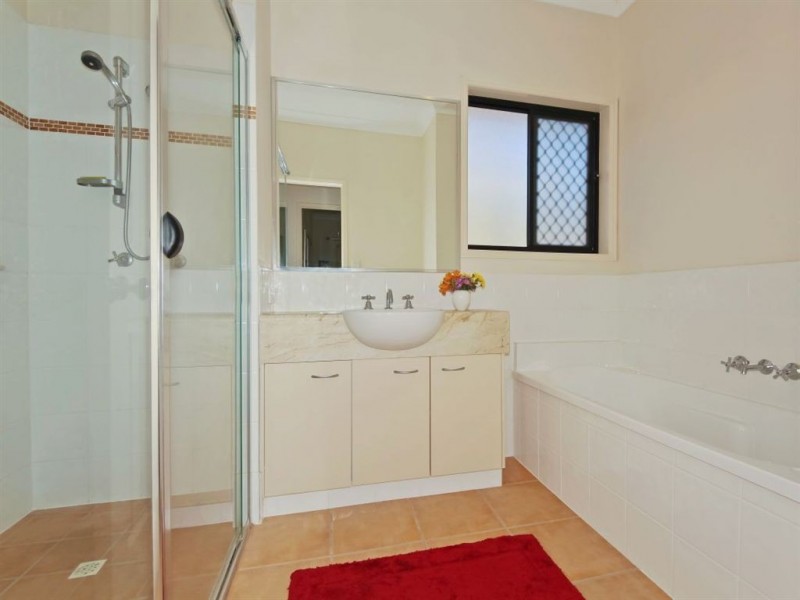 1 Hinterwood Ct, Edens Landing QLD 4207