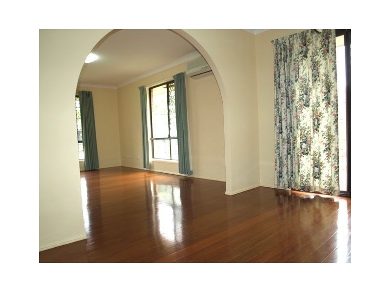 3 Tregana Cct, Edens Landing QLD 4207