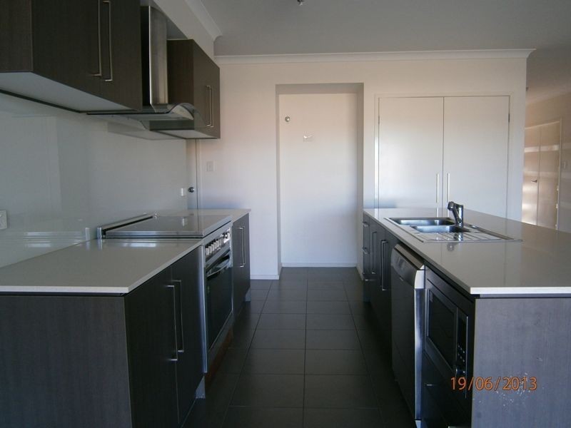 15 Buchanan Circuit, Oxenford QLD 4210