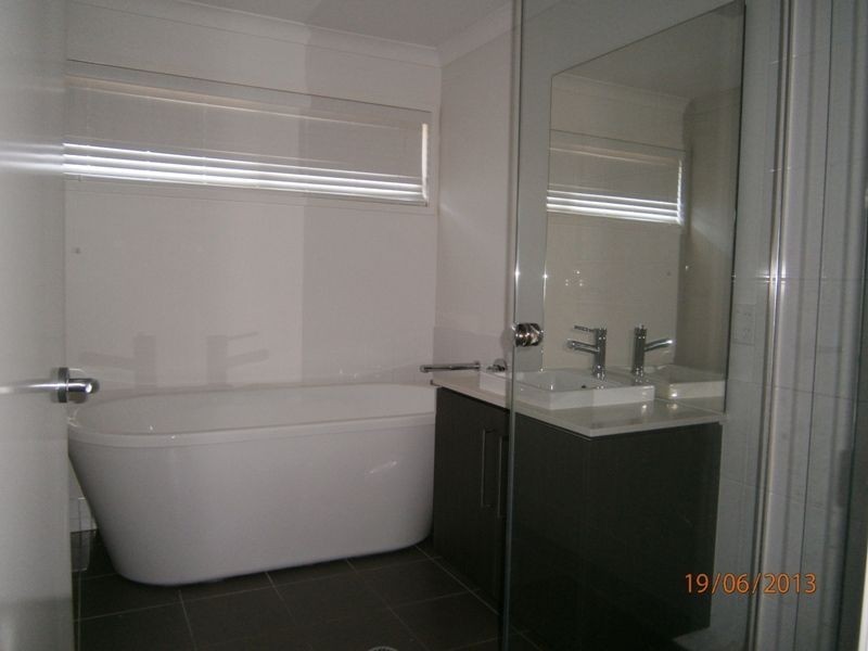 15 Buchanan Circuit, Oxenford QLD 4210