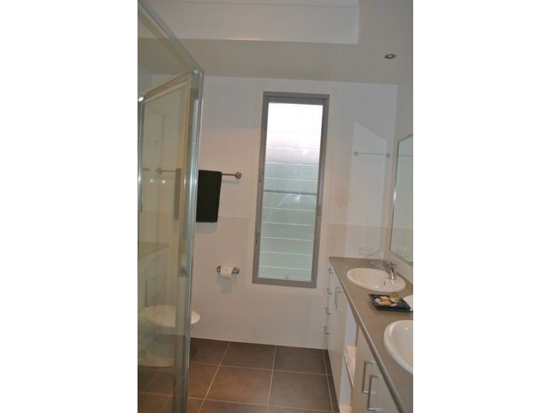 32 Lauradale Crescent, Ormeau QLD 4208